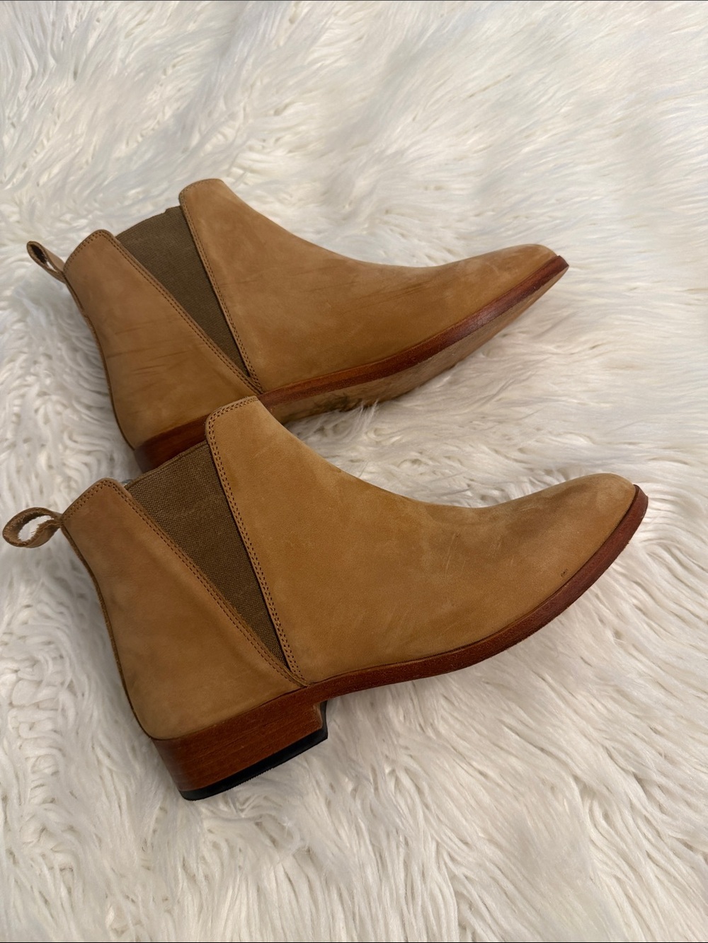 Nisolo Tan Chelsea Ankle Boots in Suede size 8 excellent condition see all photo